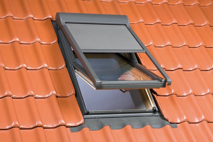 Markiza zewnętrzna do okna dachowego Fakro AMZ EL.230 090 RAL 9005 94x118 elektryczna