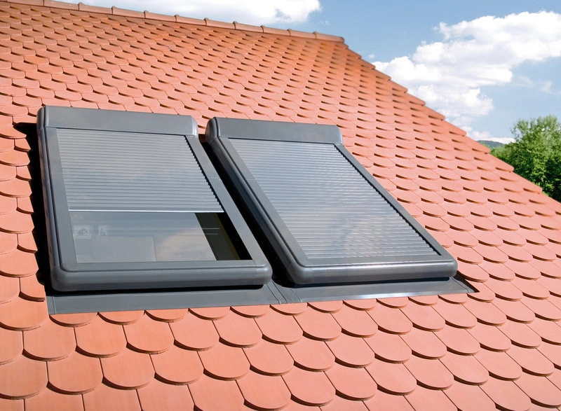 Roleta zewnętrzna do okna dachowego Fakro ARZ-H/102 55x98 manualna