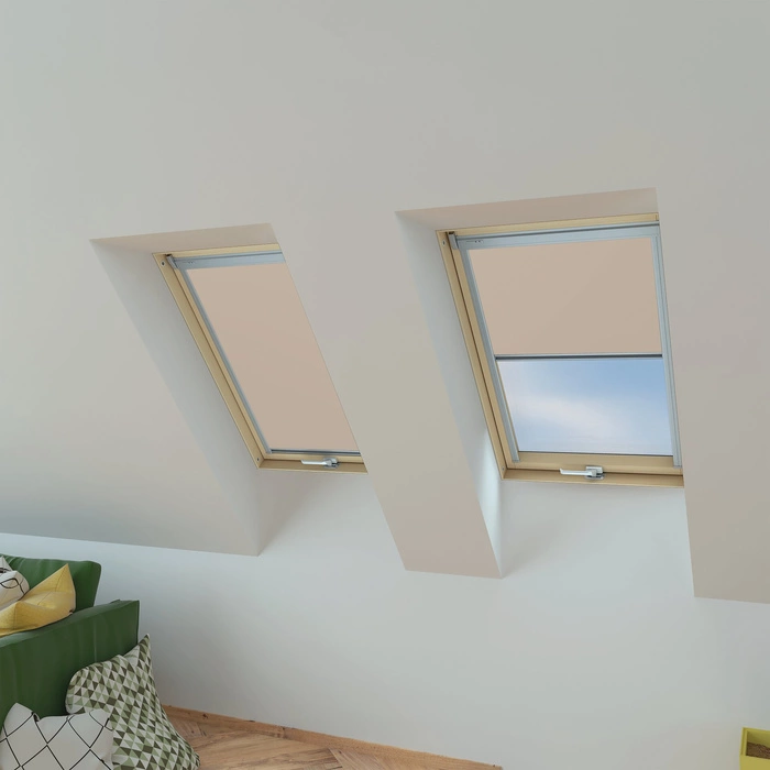 Roleta wewnętrzna do okna dachowego Fakro ARP Z-W/240 114x140 rozpraszająca elektryczna