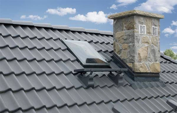 Wyłaz dachowy Fakro WSS RAL 7022 54x75 do pomieszczeń nieogrzewanych