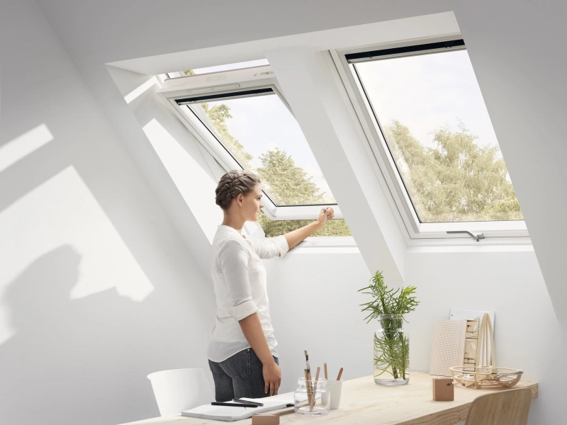 Okno dachowe Velux GLU CK04 0061B RAL 7043 55x98 3-szybowe drewniano-poliuretanowe
