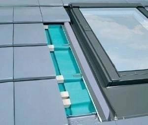 Kołnierz do okna dachowego Fakro EZV-F RAL 7022 94x160 do dachówki płaskiej