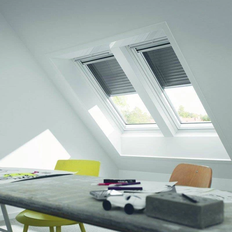 Roleta zewnętrzna do okna dachowego Velux SSL PK10 0700S jasnoszara 94x160 solarna