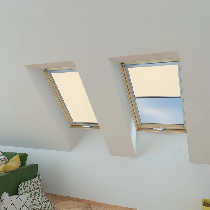 Roleta wewnętrzna do okna dachowego Fakro ARP WIFI/007 66x118 rozpraszająca elektryczna