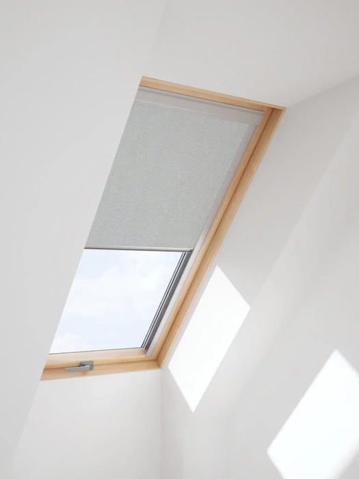 Roleta do okna dachowego ROOFLITE+ DUA U8A 4204 VL zaciemniająca jasny szary 134x140
