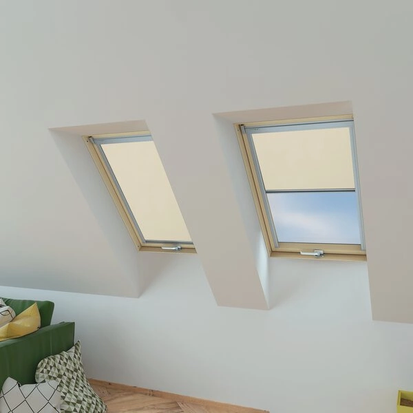 Roleta wewnętrzna do okna dachowego Fakro ARP WIFI/002 134x140 rozpraszająca elektryczna