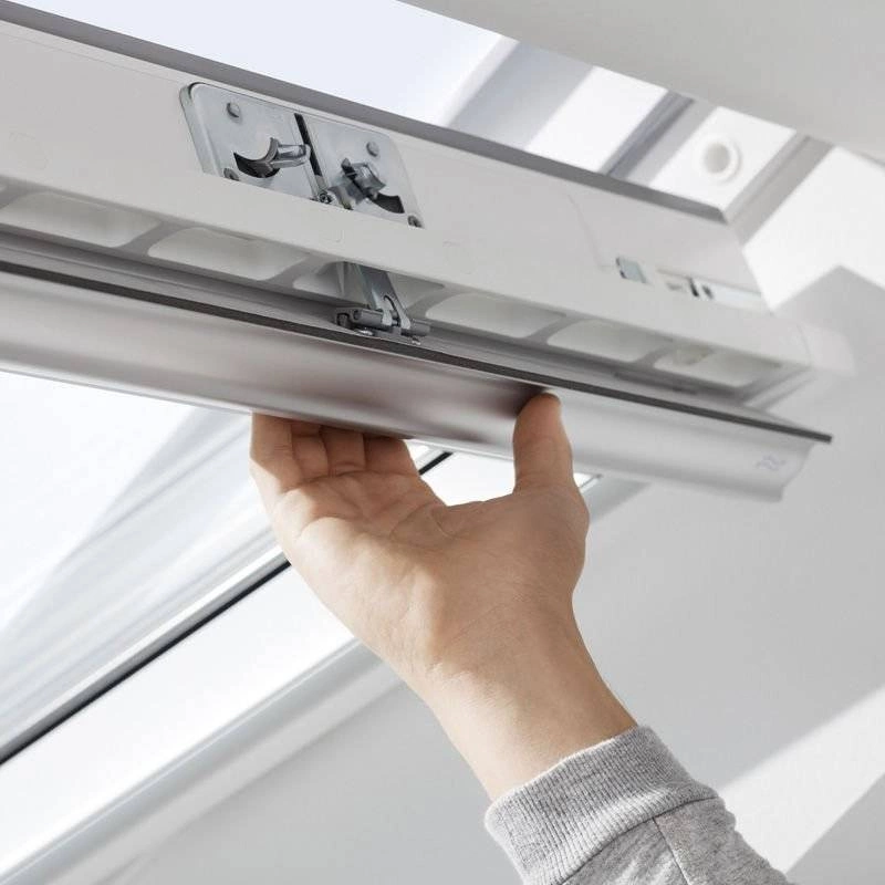 Okno dachowe Velux GLU MK04 0051 RAL 7043 78x98 2-szybowe drewniano-poliuretanowe