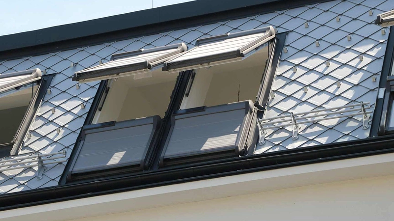 Okno dachowe ROTO Designo R89P Premium 94x140 3-szybowe drewniane