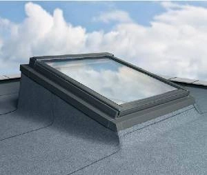 Kołnierz do zmiany kąta nachylenia Fakro EFW RAL 7022 114x118 do pokryć płaskich
