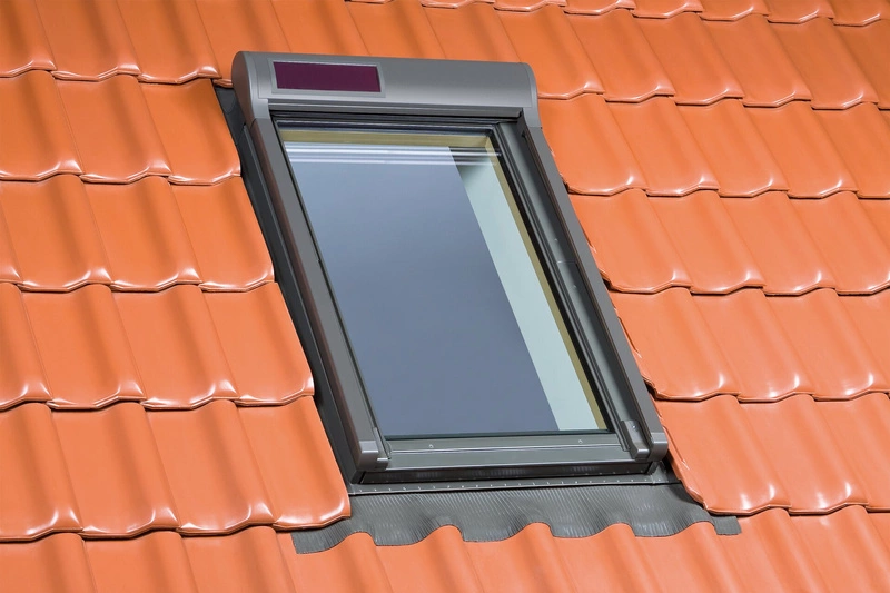 Markiza zewnętrzna do okna dachowego Fakro AMZ SOL/092 RAL 7022 78x206 solarna