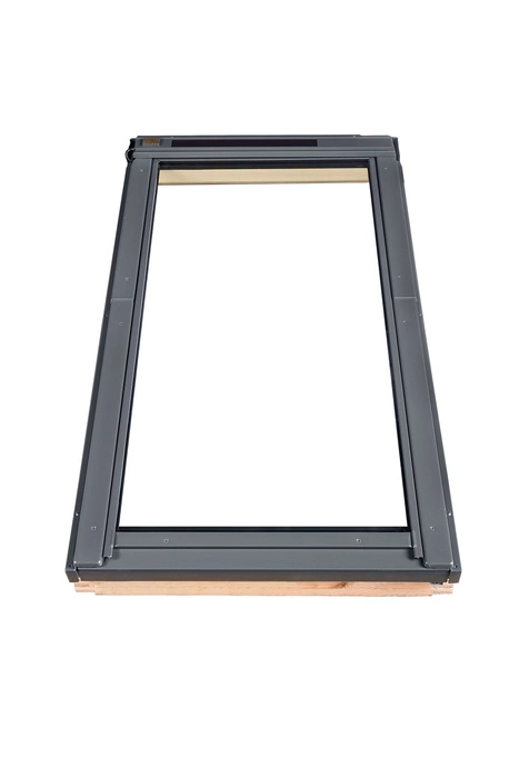 Okno dachowe Fakro FTP-V U4 RAL 7022 ZW SOL 114x118 3-szybowe drewniane solarne