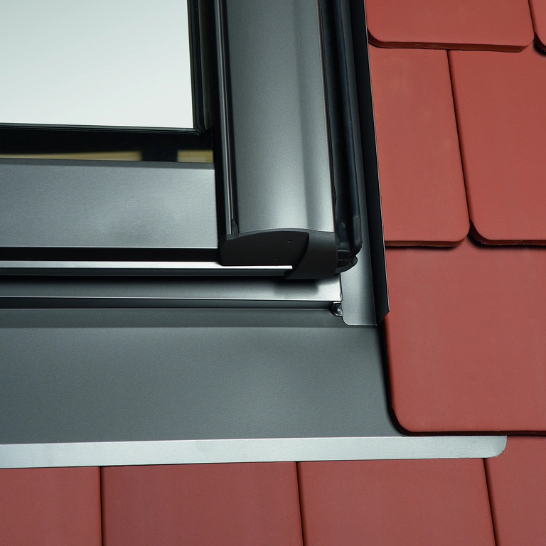 Kołnierz do okna dachowego ROTO Designo EDS 134x140 Rx200 do pokryć płaskich, łupkowych