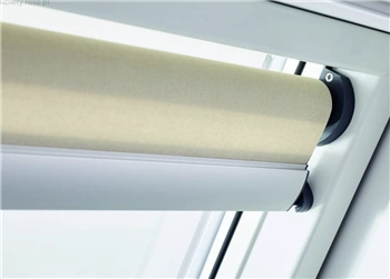 Roleta na okno dachowe ROTO dzienna ZRS R4/R7 74x140 Standard manualna 1-R01 biała