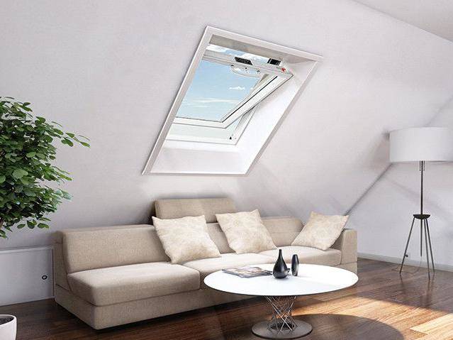 Okno dachowe ROTO Q42C Comfort Tronic 114x118 2-szybowe PVC elektryczne